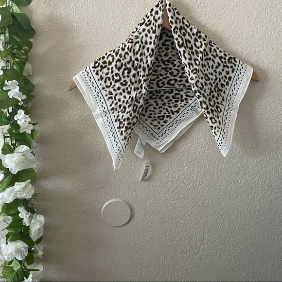 Bandana - Picture 5 of 9